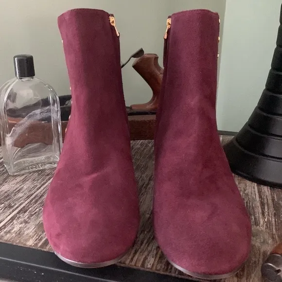 NWOT LAUREN RALPH LAUREN Women’s Wharton Suede Studded Ankle Boots