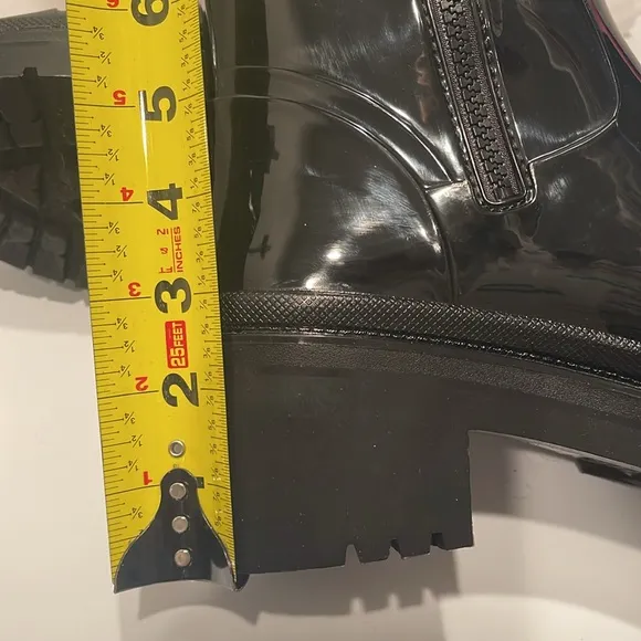 NWOT NWOB Michael Kors Ankle Rain Boots inside zipper Women’s Sz 8M Black Shiny