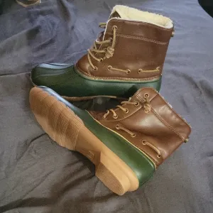 NWOT Seven7 Sherpa Lined Brown And Olive Green Leather Ankle Boots