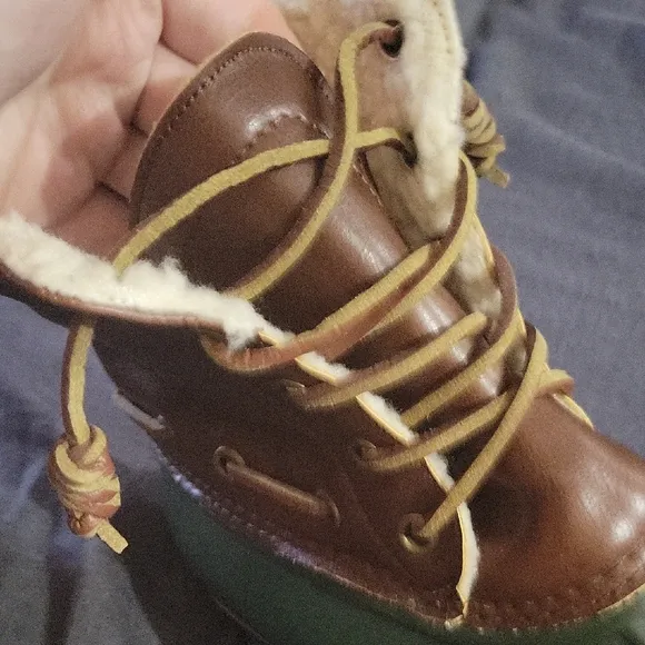 NWOT Seven7 Sherpa Lined Brown And Olive Green Leather Ankle Boots