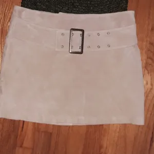 NWOT Sz 12  Genuine Suede Mini MODA Int'l for Victoria's Secret catalog