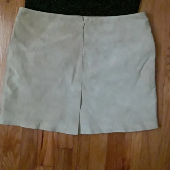 NWOT Sz 12  Genuine Suede Mini MODA Int'l for Victoria's Secret catalog