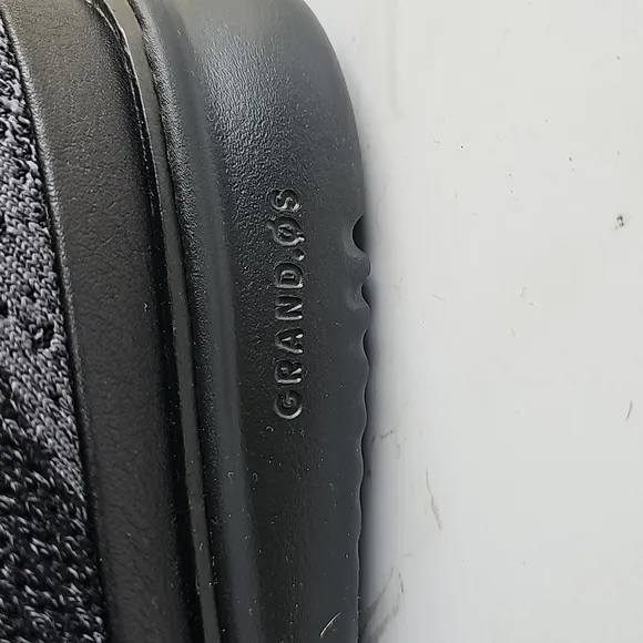 NWOT The Box Cole Haan Zerogrand Stitchlite Chukka Boots.