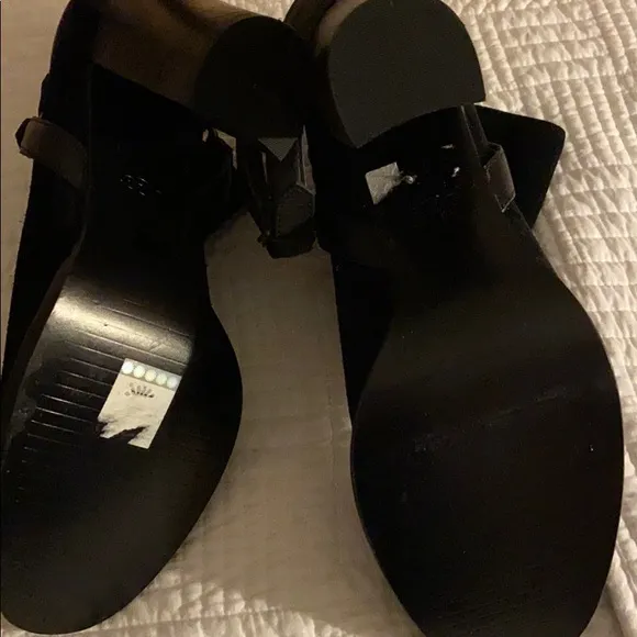 NWOT UGGS Suede boots 👢