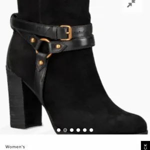NWOT UGGS Suede boots 👢