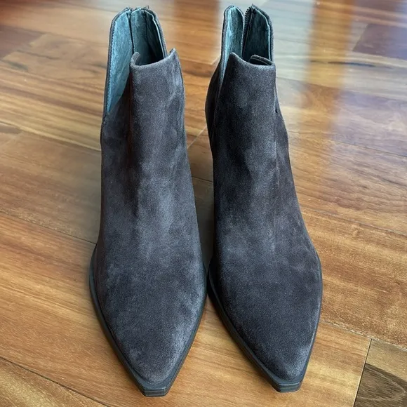 NWOT Vince Camuto ankle boots