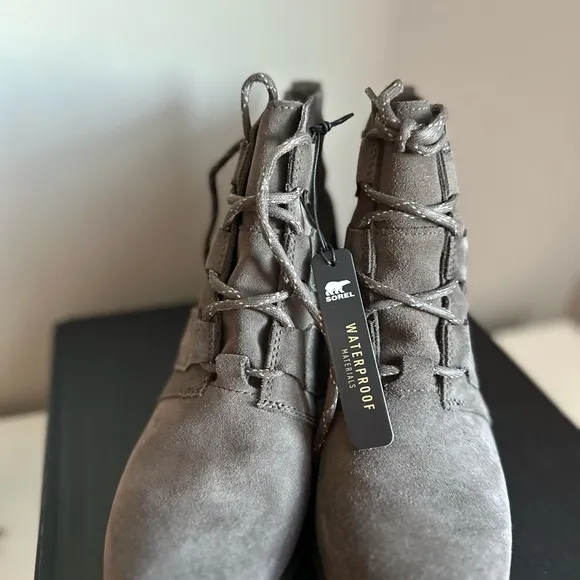 NWT &amp; Box Sorel Evie Major Lace Up Winter Bootie Size 9