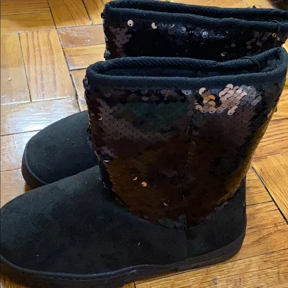 NWT bebe girl micro suede  black boots size: 3