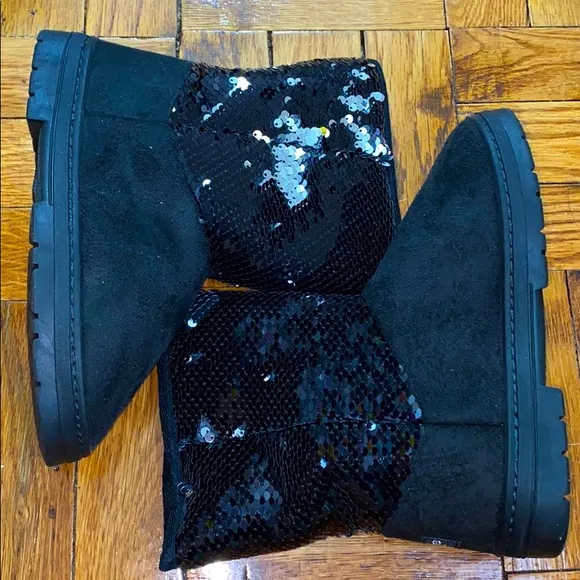 NWT bebe girl micro suede  black boots size: 3