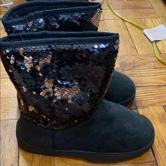 NWT bebe girl micro suede  black boots size: 3