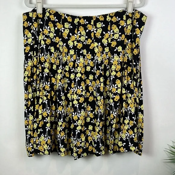 NWT Boden Victoria Skirt Pleated Black Yellow Floral Lined 20 / 22