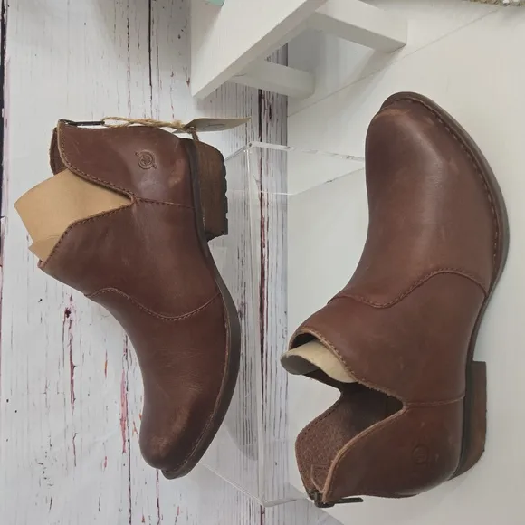 NWT Born Kerri Womens Boots Size 7M