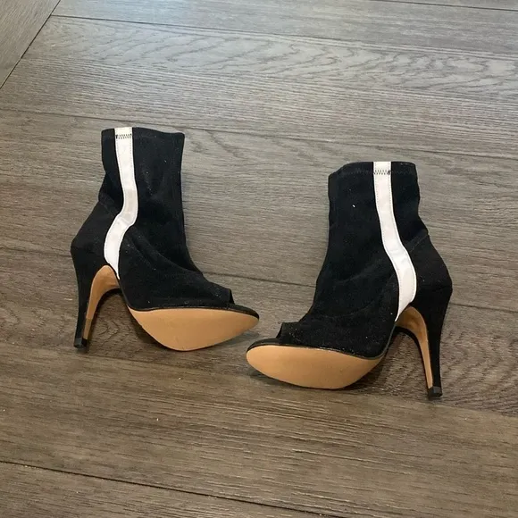 NWT BURJU Speechless Ankle Bootie Open Toe Stretch Ankle Boots | Black 5.5