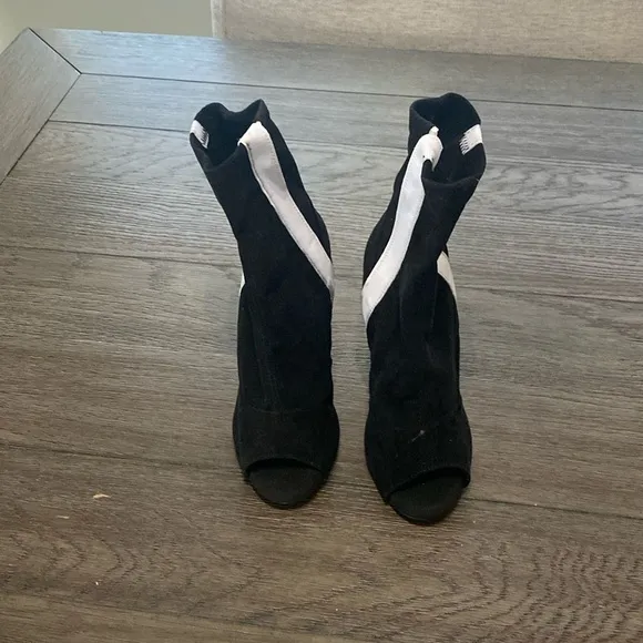 NWT BURJU Speechless Ankle Bootie Open Toe Stretch Ankle Boots | Black 5.5
