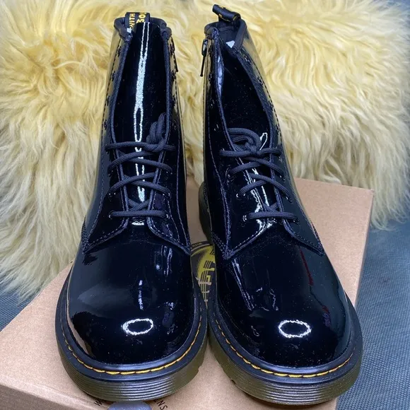 NWT Dr. Martens 1460 Patent Lamper Youth Boots