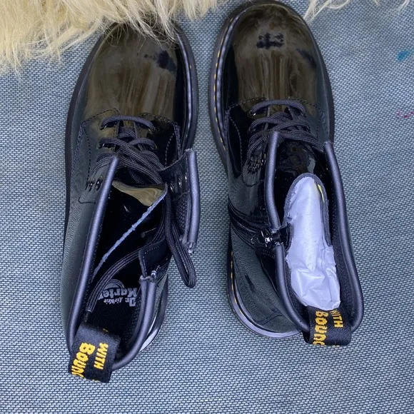 NWT Dr. Martens 1460 Patent Lamper Youth Boots