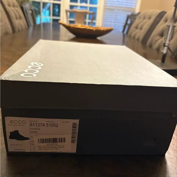 NWT Ecco Men’s Xpedition Goretex Mid cut Hiking Boots ( Size 7)