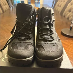 NWT Ecco Men’s Xpedition Goretex Mid cut Hiking Boots ( Size 7)