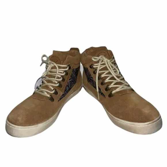 NWT- Inkkas Tan Suede camping boots. Size 12