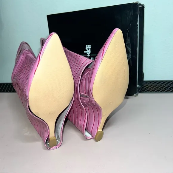 NWT Shane Justin Women's Pink Faux Alligator Wedge Boots Size 9.5