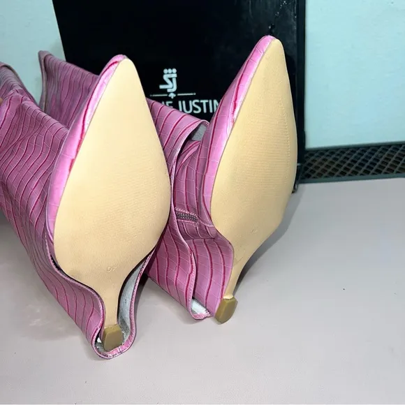 NWT Shane Justin Women's Pink Faux Alligator Wedge Boots Size 9.5