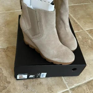 NWT SOREL Joan Uptown Chelsea Wedge Ankle Waterproof Boots