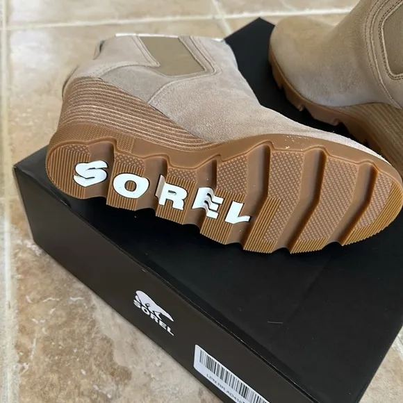 NWT SOREL Joan Uptown Chelsea Wedge Ankle Waterproof Boots