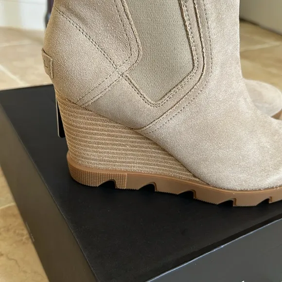 NWT SOREL Joan Uptown Chelsea Wedge Ankle Waterproof Boots