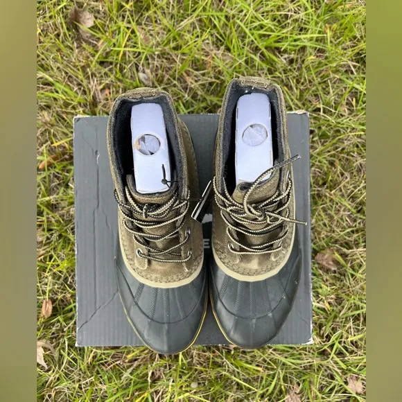 NWT Sorel Mens Chayanne Metro Lace Waterproof Boots Size Size 9.5 in Color Sage