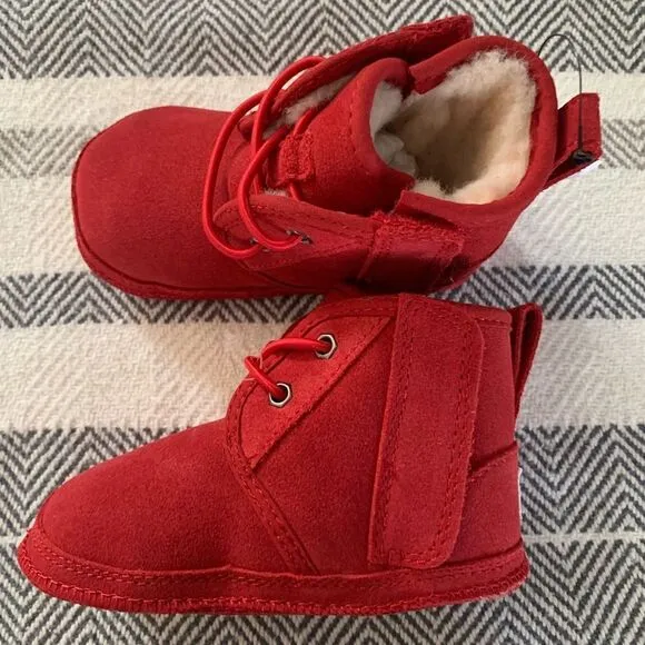 NWT UGG Neumel crib boots. Size 4/5