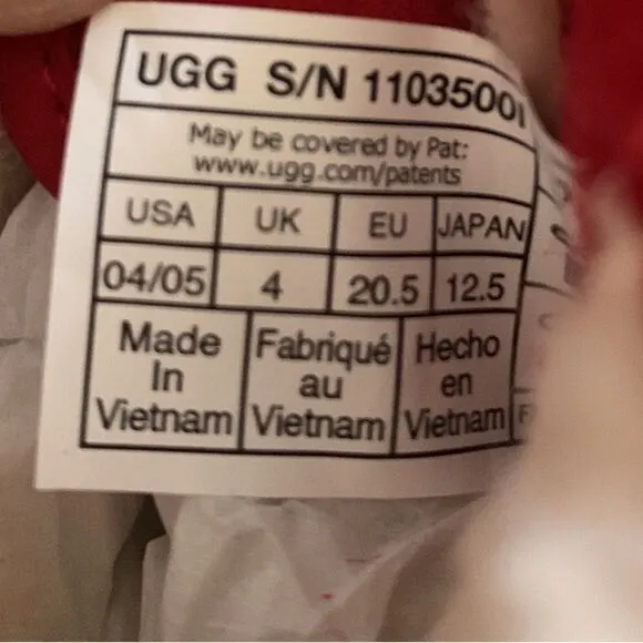 NWT UGG Neumel crib boots. Size 4/5