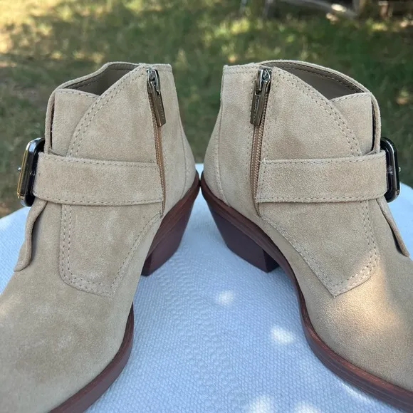 NWT Vince Camuto Ankle Buckle Tan Suede Boots Western Size 5