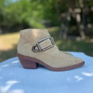 NWT Vince Camuto Ankle Buckle Tan Suede Boots Western Size 5