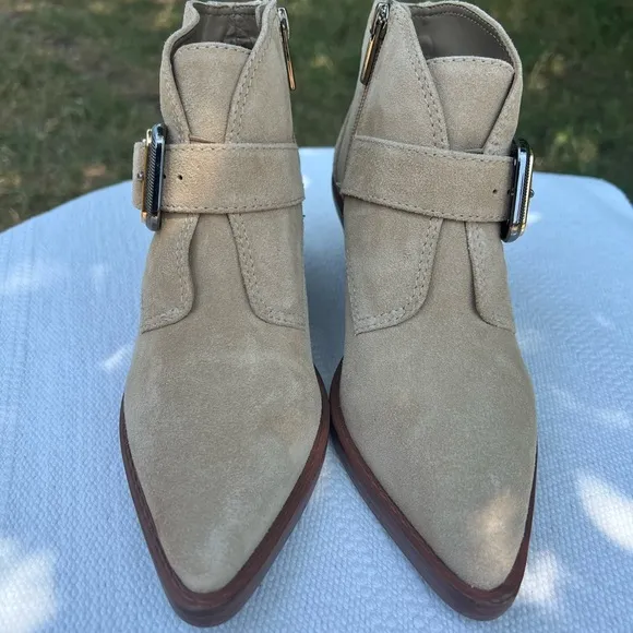 NWT Vince Camuto Ankle Buckle Tan Suede Boots Western Size 5