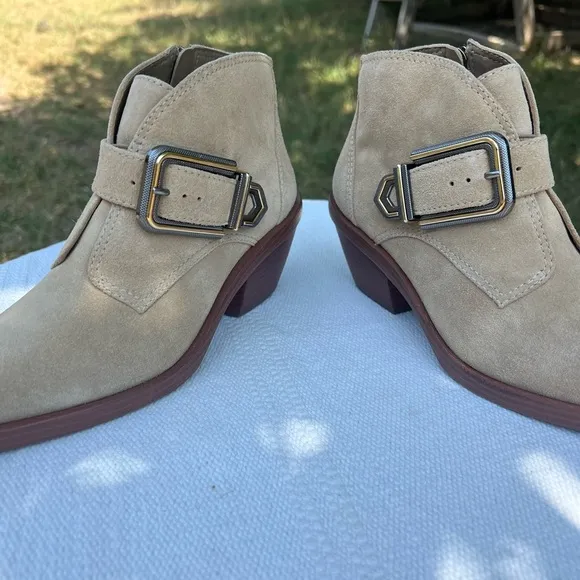 NWT Vince Camuto Ankle Buckle Tan Suede Boots Western Size 5