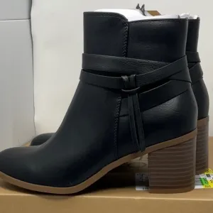 NWT Women’s Frye &amp; Company Indiana black vegan leather bootie, size 6.5 M