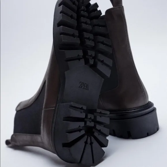 NWT. Zara Low Heeled Leather Ankle Boots. Size 7,5.
