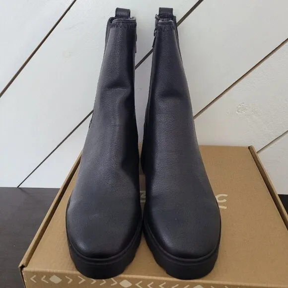 NWT Zodiac Teresa Chelsea Black Ankle Boots Size 11 Womens Faux Leather Chunky