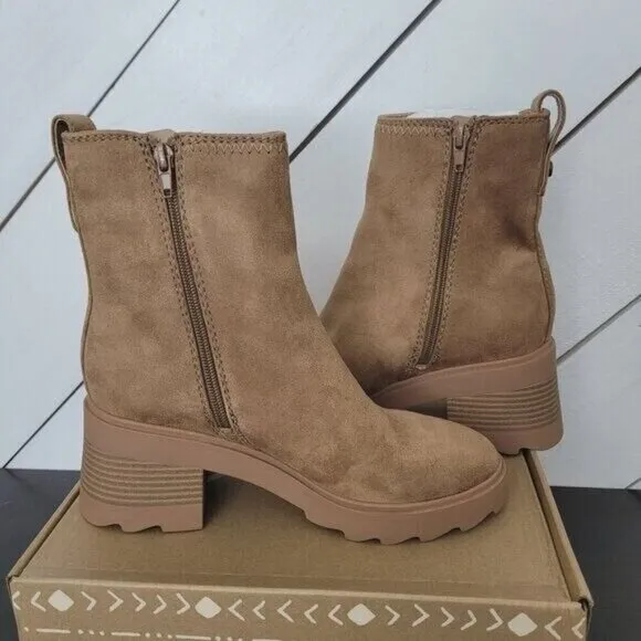 NWT Zodiac Womens Teresa Chelsea Boots 7.5M Chunky Platform Heel Boots