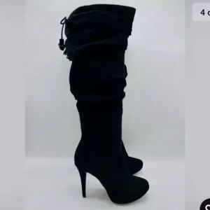 NWT Thalia Brisa Gorgeous 7.5 W Knee High Black Suede Stilettos High Heel Boots