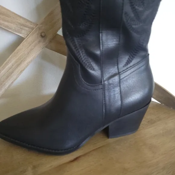 Oasis Society Samara Embroidered Tall Black Boots