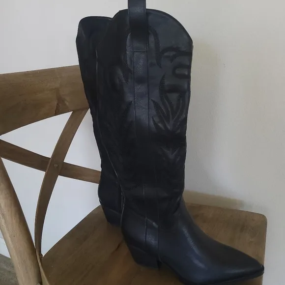 Oasis Society Samara Embroidered Tall Black Boots