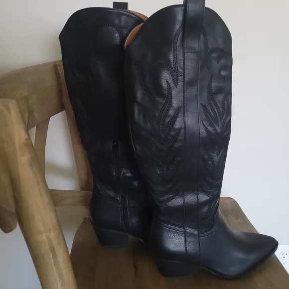 Oasis Society Samara Embroidered Tall Black Boots