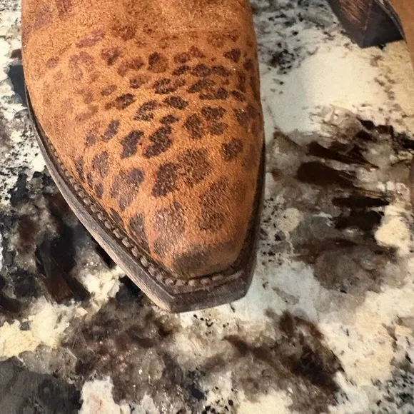 Old Gringo Leopardito YP boots. SZ 10
