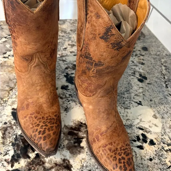 Old Gringo Leopardito YP boots. SZ 10