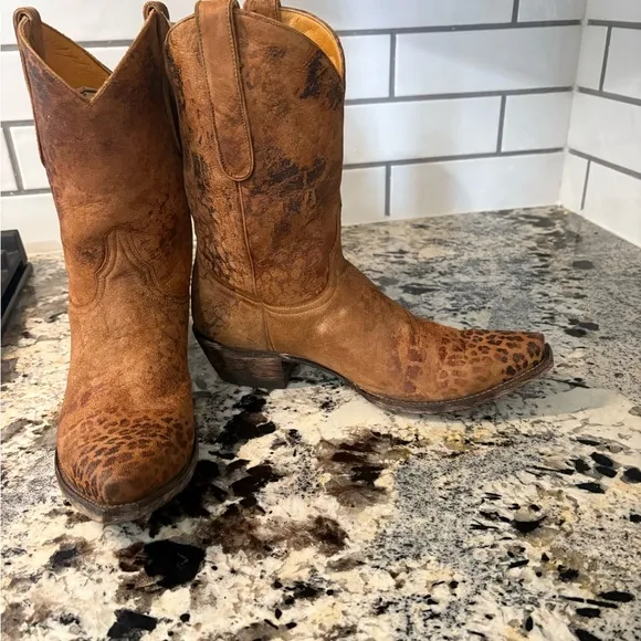 Old Gringo Leopardito YP boots. SZ 10