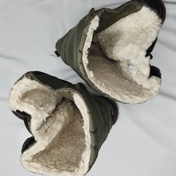 Pajar Canada Children's Grip Snow/Ice Boots, size 3.5