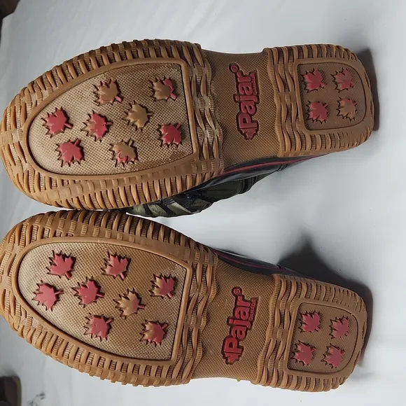 Pajar Canada Children's Grip Snow/Ice Boots, size 3.5