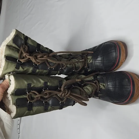 Pajar Canada Children's Grip Snow/Ice Boots, size 3.5