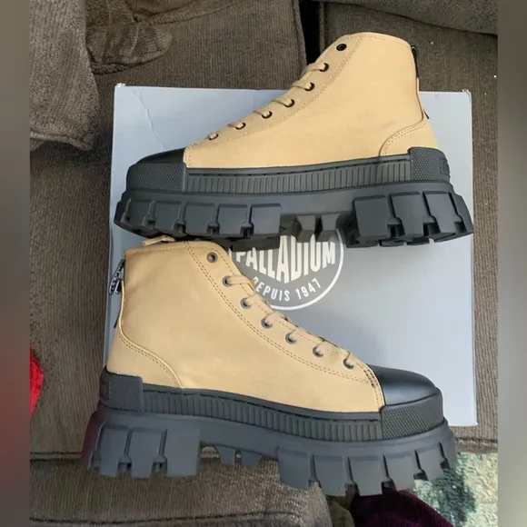 Palladium ‘Revolt HI TX’ Boots NIB 🌴